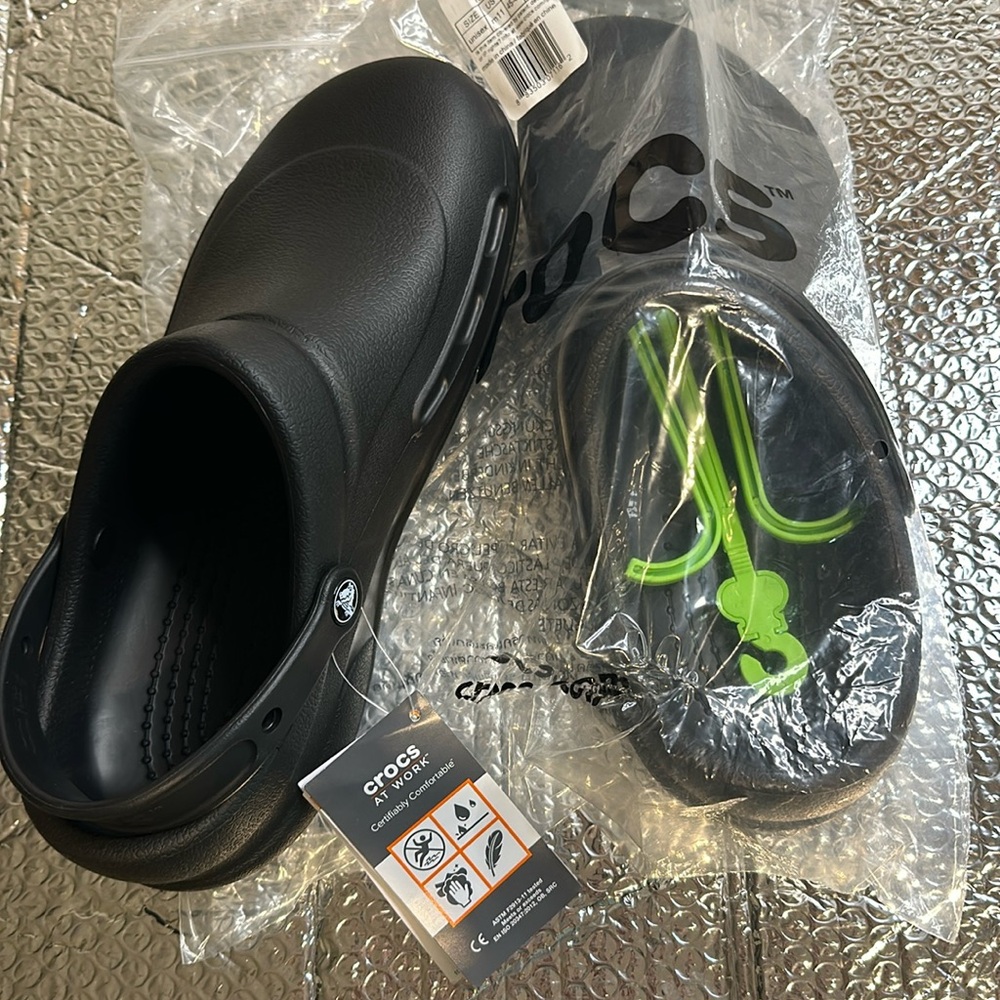 Crocs unisex size 11 new with tags